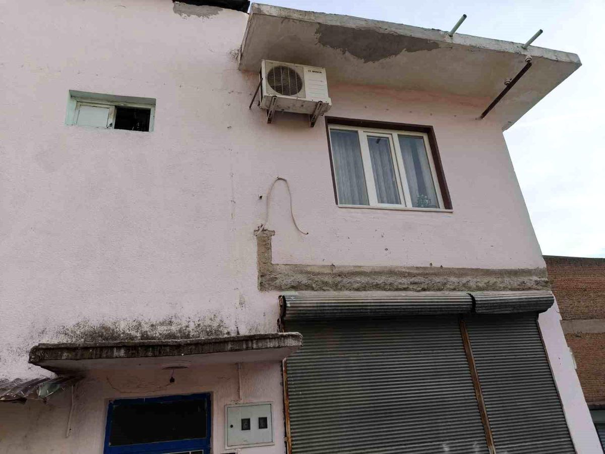 Balkonu çöken bina mühürlendi