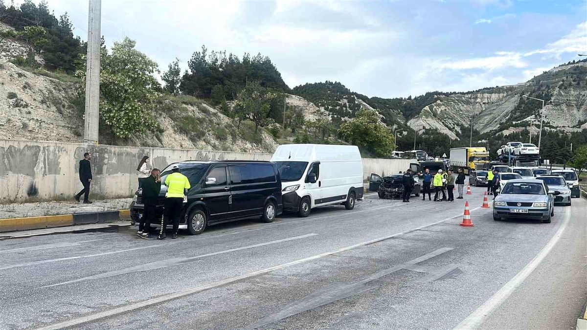 Burdur'da zincirleme kaza: 5 hafif yaralı