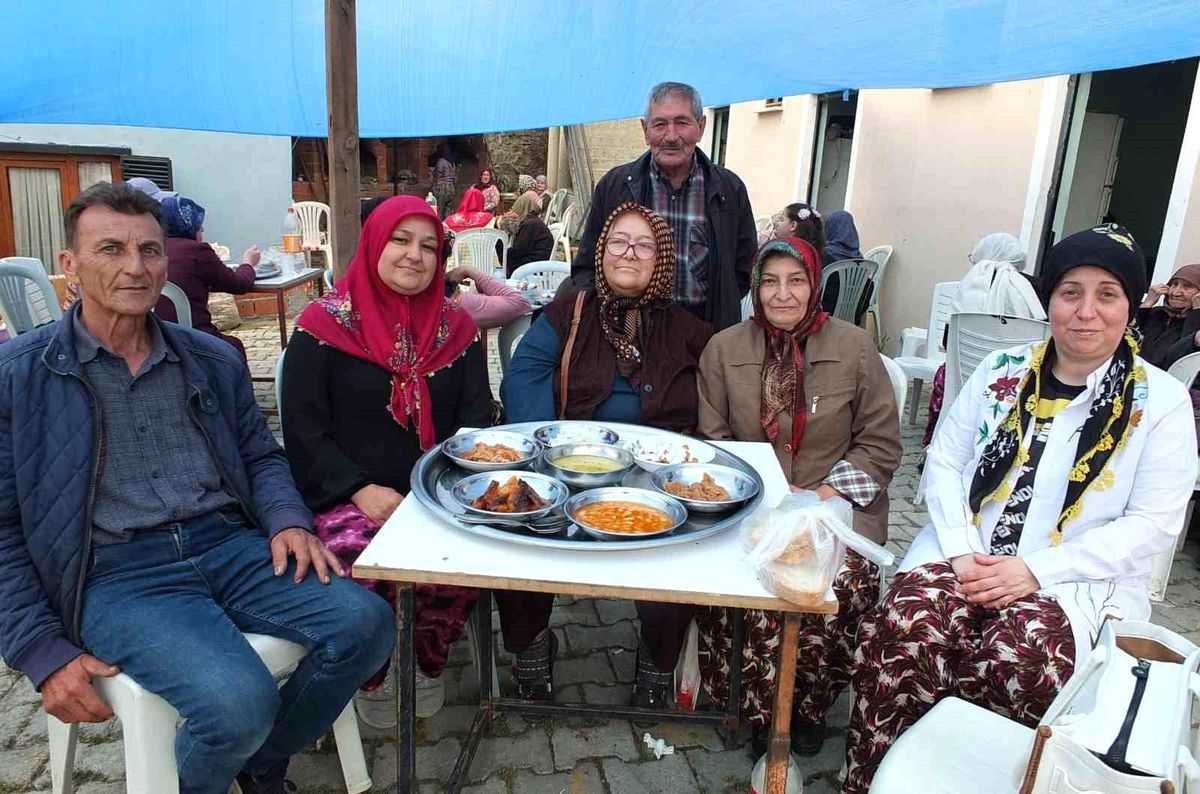 Burhaniye'de düğün yemeği kültürü devam ediyor