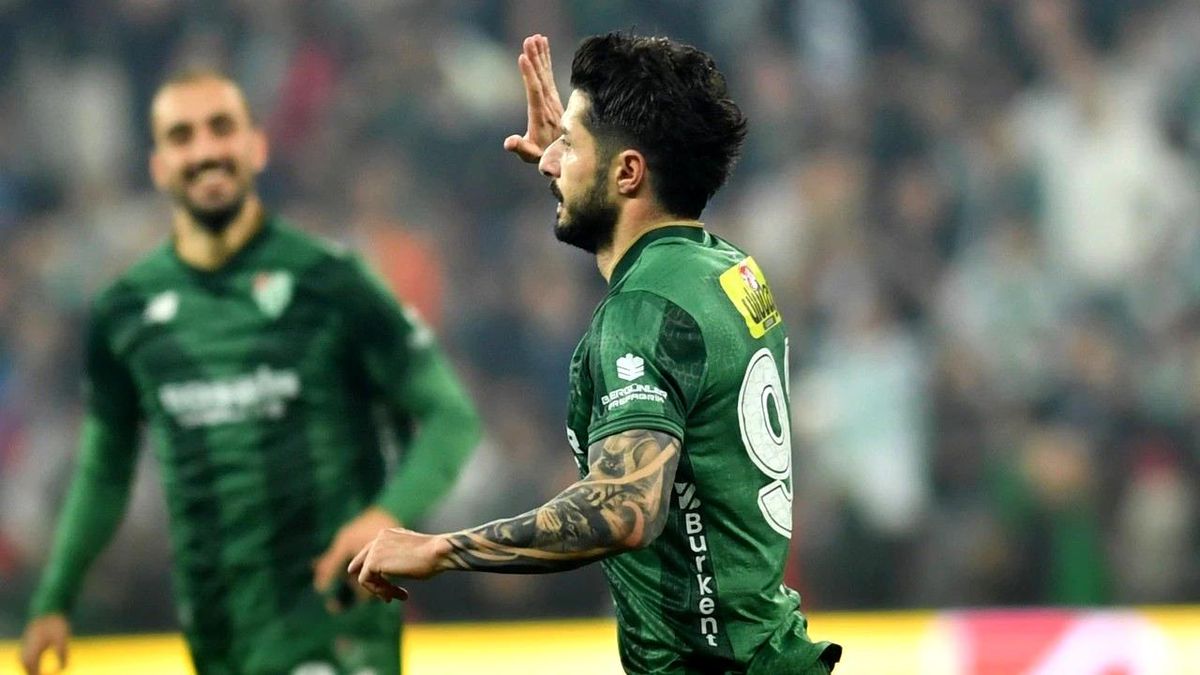 Bursaspor'da iç transfer: Barış Gök ile yola devam