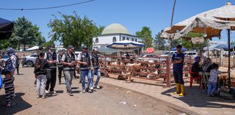 Diyarbakır'da polis kurban satış yerlerinde sahte para uyarısı yaptı