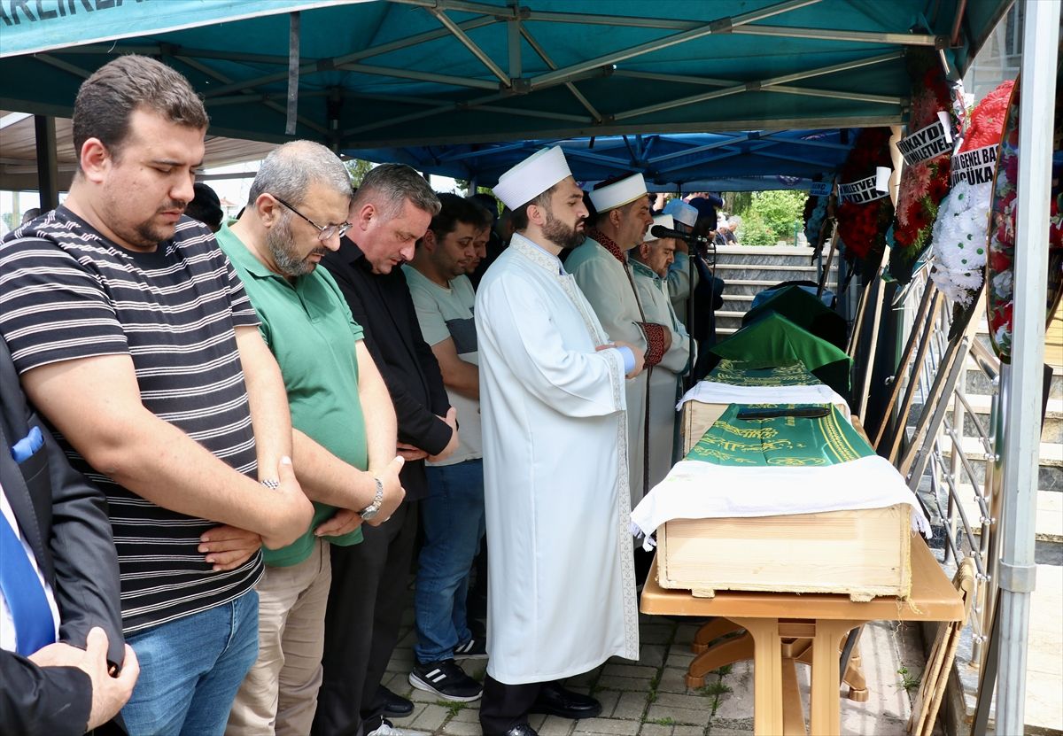 Giresun'daki trafik kazasında ölen aynı aileden 5 kişinin cenazesi toprağa verildi