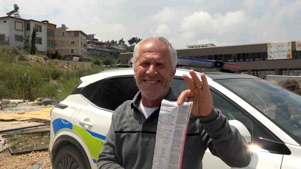 İlk kez ceza yiyen sürücü 4 bin TL'lik hız cezası için polis ekiplerini tebrik etti