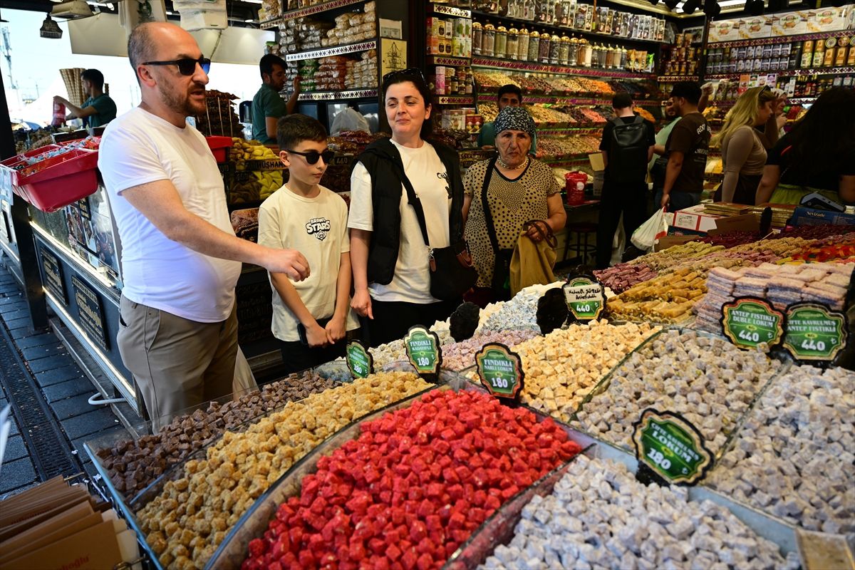 İstanbullular bayram alışverişi için Tarihi Yarımada'yı tercih etti