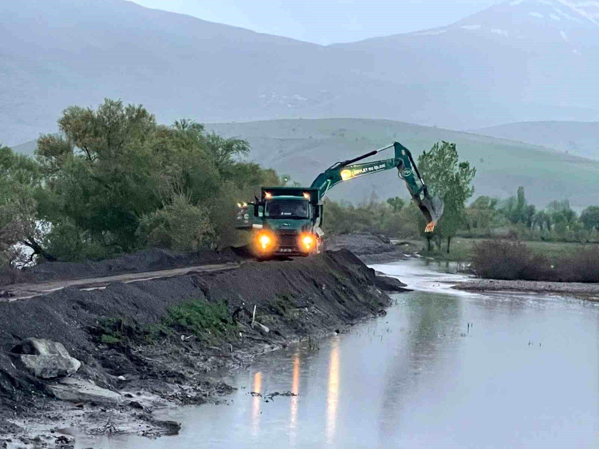 Karasu Nehri'nde sedde yükseltme çalışmaları sürüyor