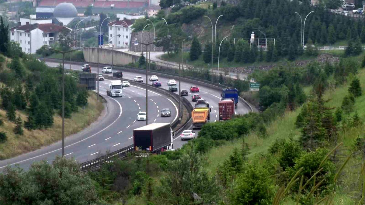 Kocaeli'de bayram tatilinin 3. gününde trafik akıcı seyrediyor