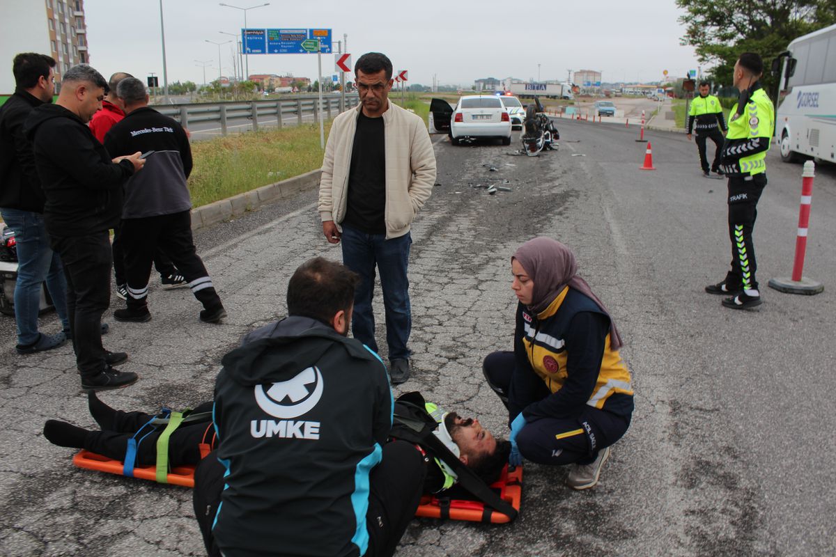 Aksaray'da Kafa Kafaya Çarpışma: Eşini Fabrikaya Bırakan Kadın ile Mesai Arkadaşı Yaralandı