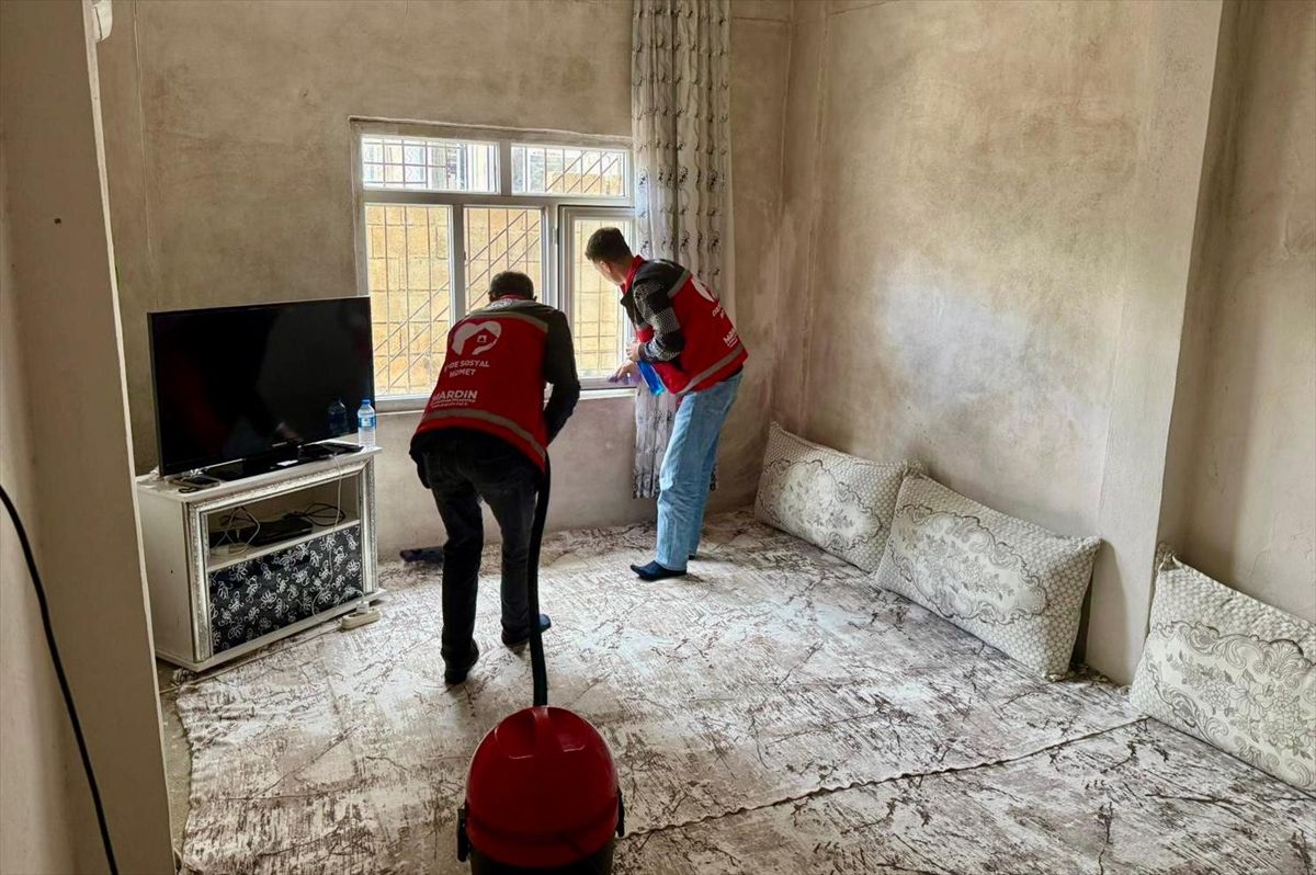 Mardin'de bayram öncesinde yaşlı bireylerin evleri temizlendi
