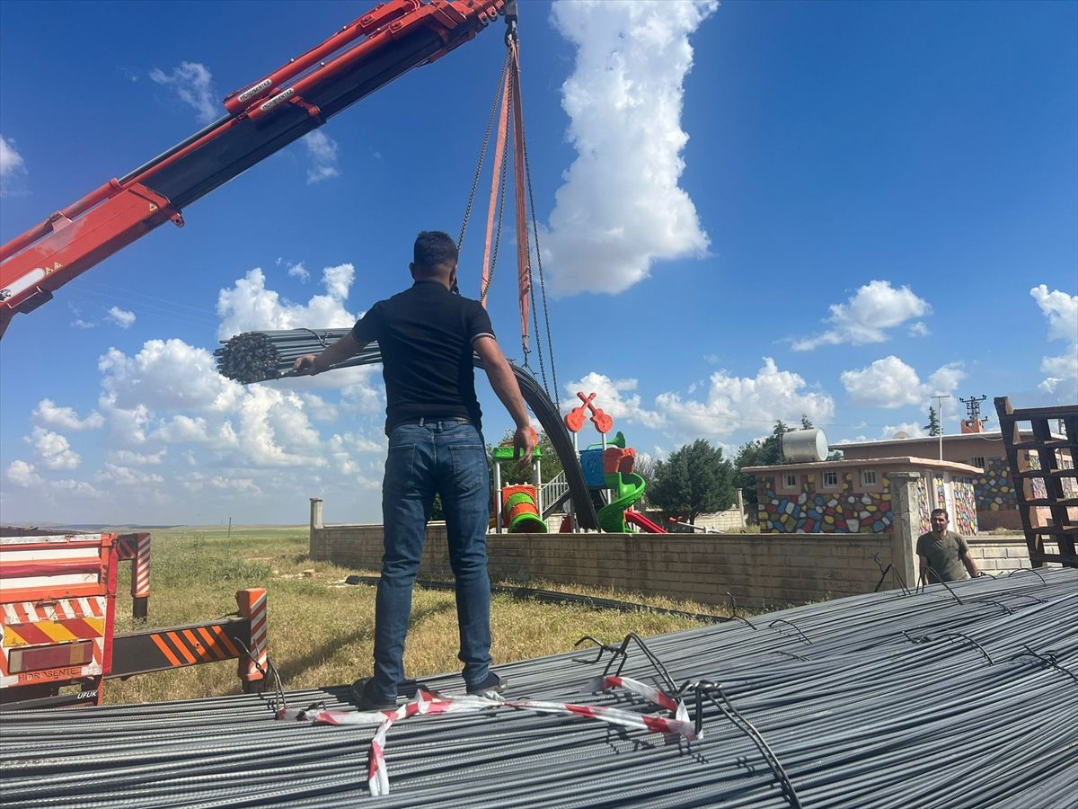 Nusaybin'de taziyeevleri için malzeme desteği