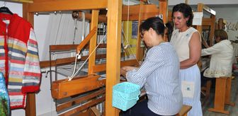 Ödemiş'te kadın kursiyerler atık poşetleri tekstil ürünlerine dönüştürüyor