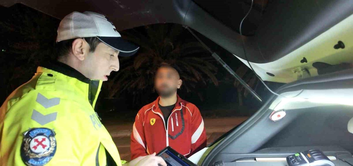 Sahilde tehlikeli yolculuk pahalıya patladı: Polisle diyaloğu dikkat çekti