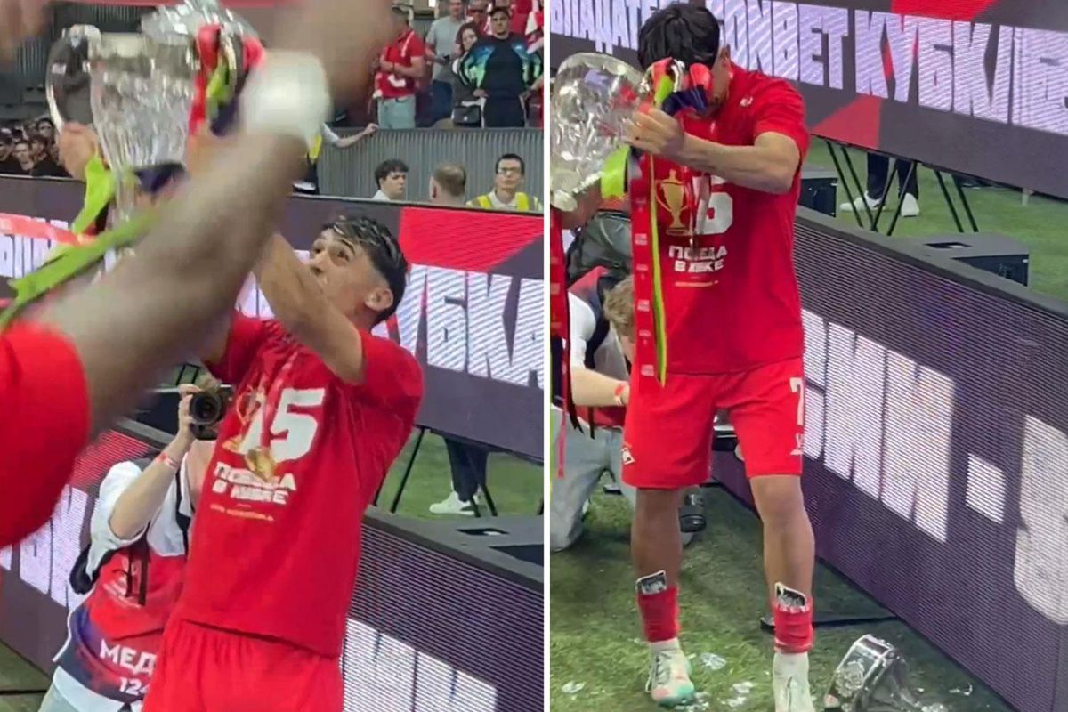 Arjantinli futbolcu şampiyonluk kupasını parçaladı
