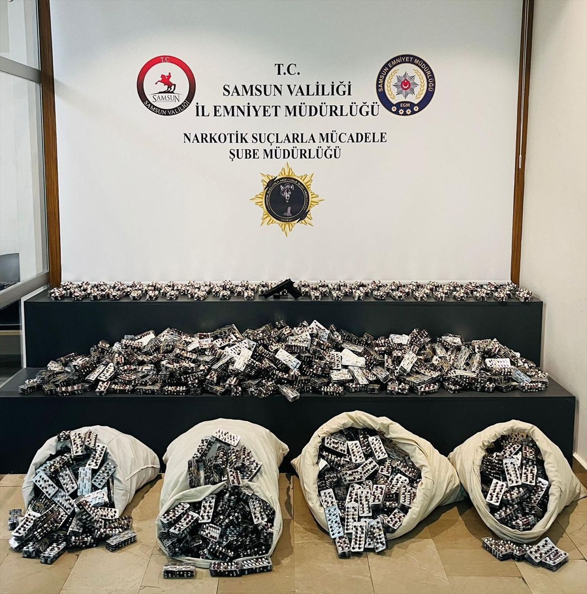 Samsun'da uyuşturucu operasyonlarında 129 bin 600 uyuşturucu hap ele geçirildi