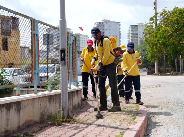 Tarsus'ta bayram öncesi mahallelerde yoğun temizlik mesaisi