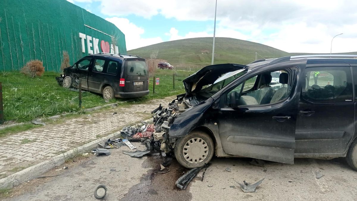 Erzurum'da iki araç çarpıştı: 6 yaralı