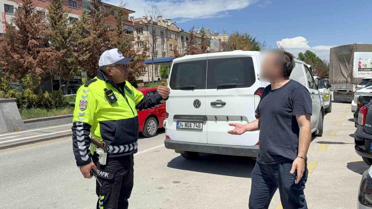 Ters yönden gelen eksik evraklı sürücüden polise ilginç tepki