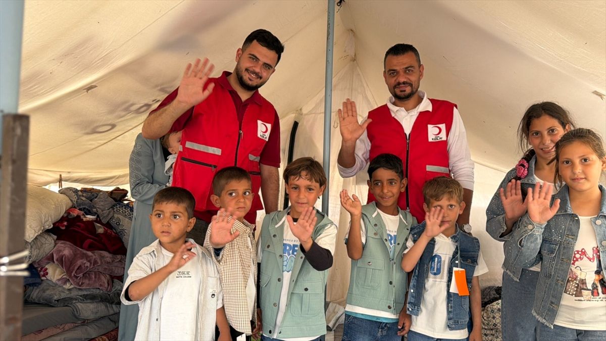 Türk Kızılay, Gazzeli çocuklara bayramlık kıyafet yardımı yaptı