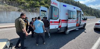 Türkeli'de seyir halindeki otomobilden düşen kişi yaralandı