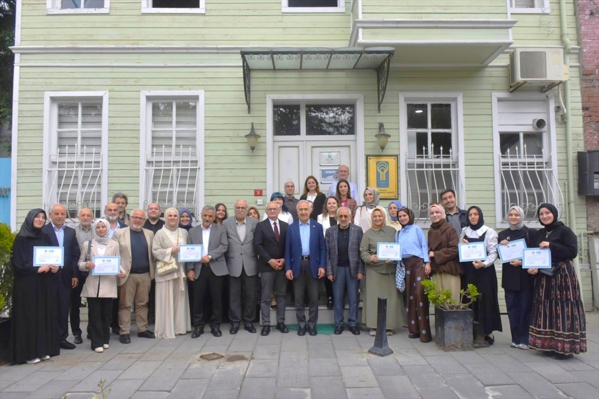 Türkiye Dil ve Edebiyat Derneğinin 'Kademe Yazarlık Mektebi' sona erdi