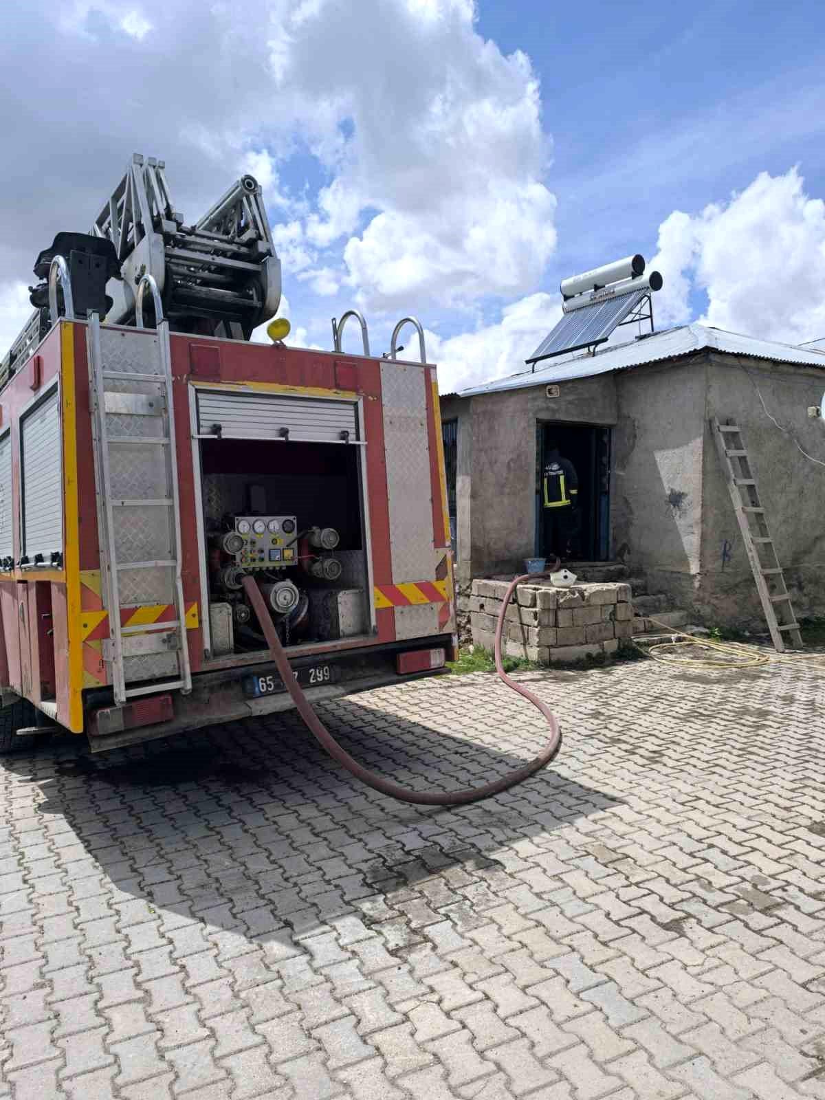 Van'da ev yangını