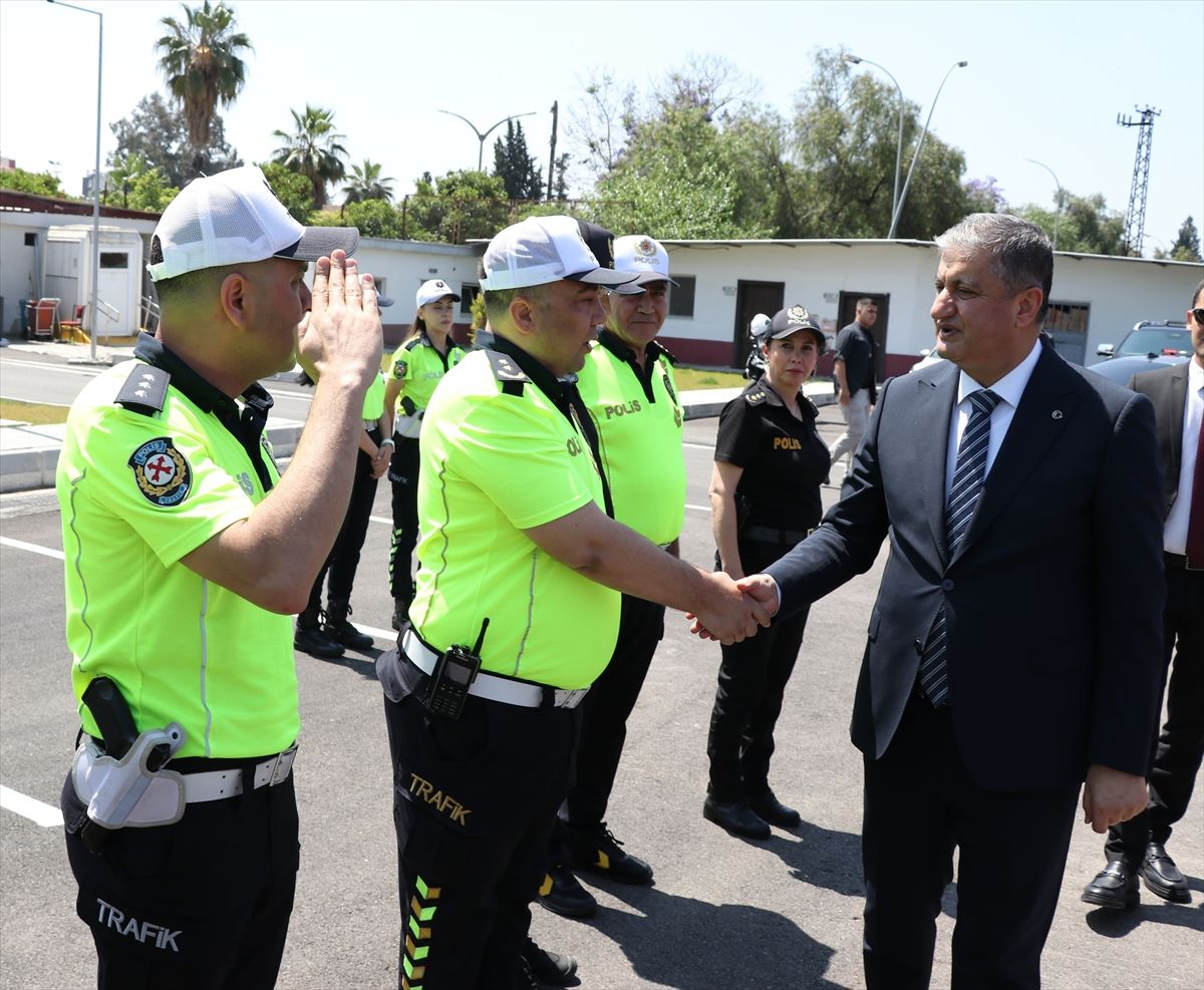 Adana Valisi Yavuz'dan emniyet personeline bayram ziyareti
