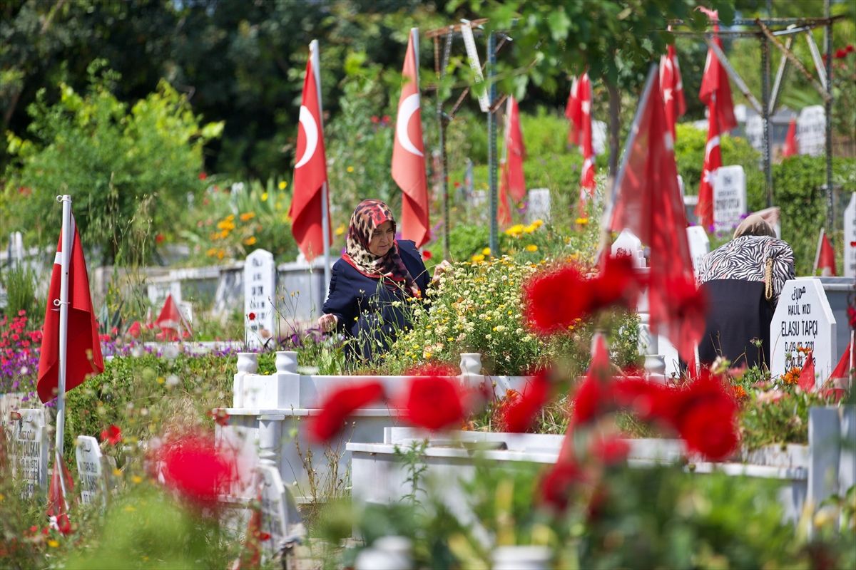 Adana, Mersin ve Osmaniye'de Bayram Arifesinde Şehitlik Ziyareti