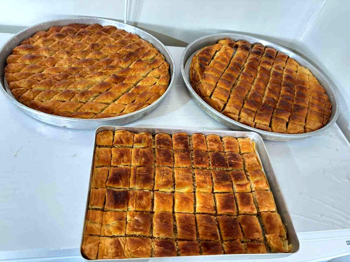 Ağrı'da bayram öncesi evlerde baklava mesaisi başladı