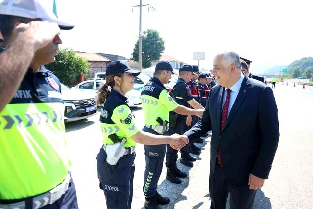 Anadolu'ya Düzce'de 485 bin araç geçti