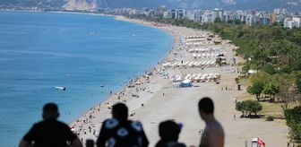 Antalya sahillerinde arife günü yoğunluğu yaşanıyor