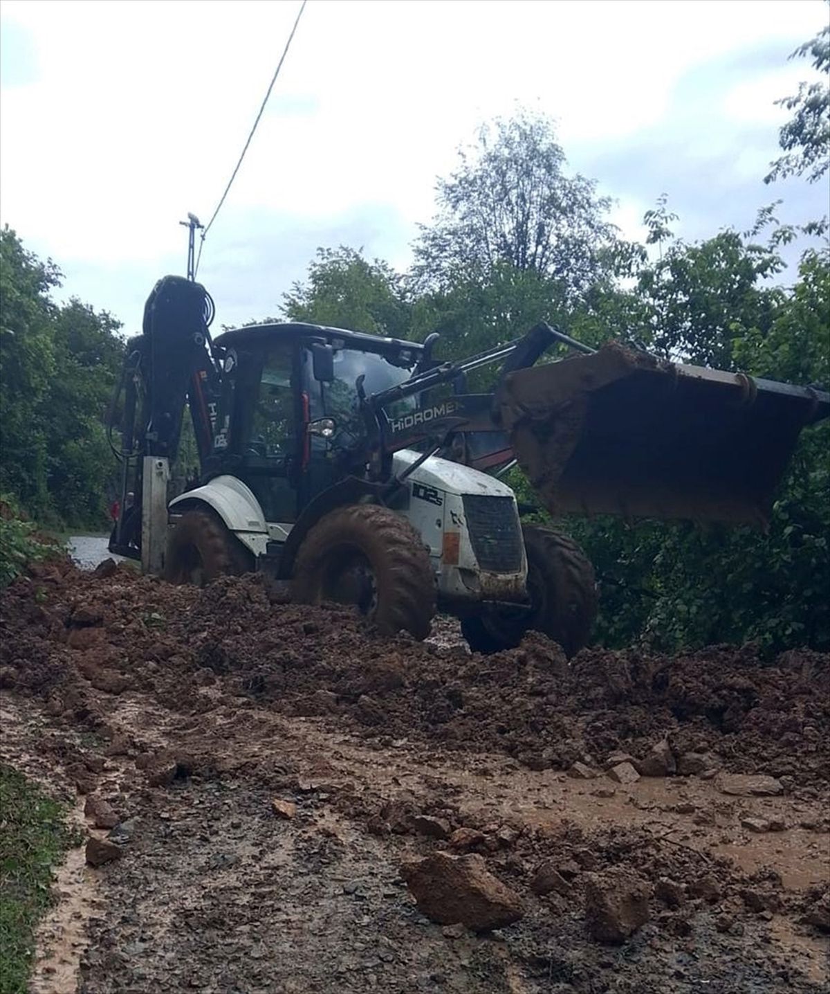 Artvin'de sağanak taşkın ve heyelanlara neden oldu