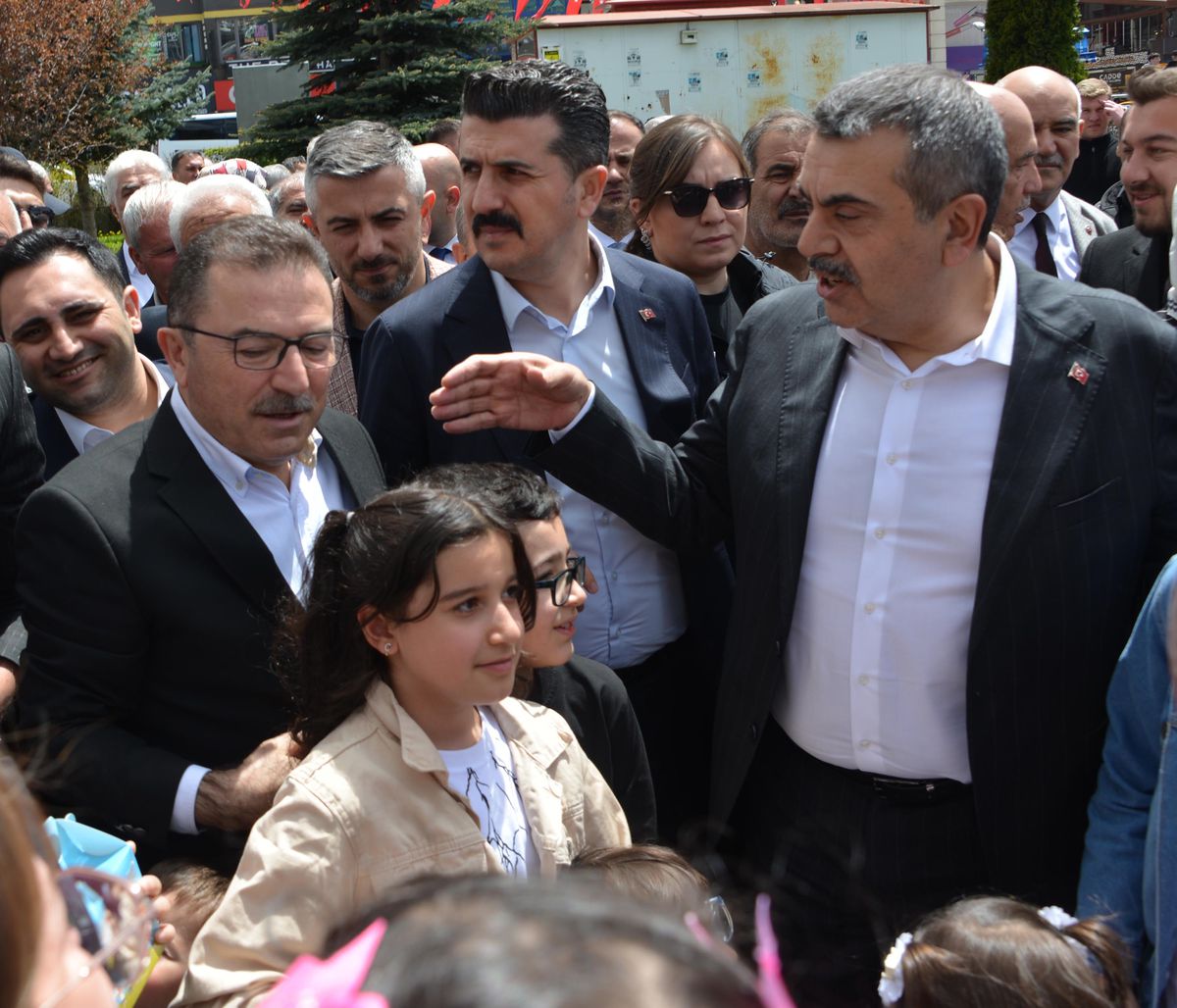 Bakan Tekin: Bu olayın hiçbir yerinde AK Parti'li ya da Cumhur İttifakı'na mensup siyasi aktör yok