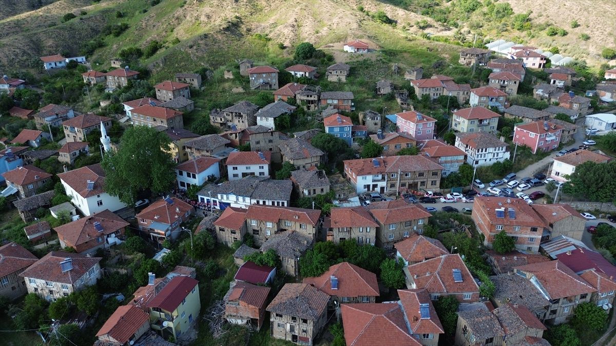 Bilecik'te asırlık 'şeker atma' geleneği yaşatılıyor