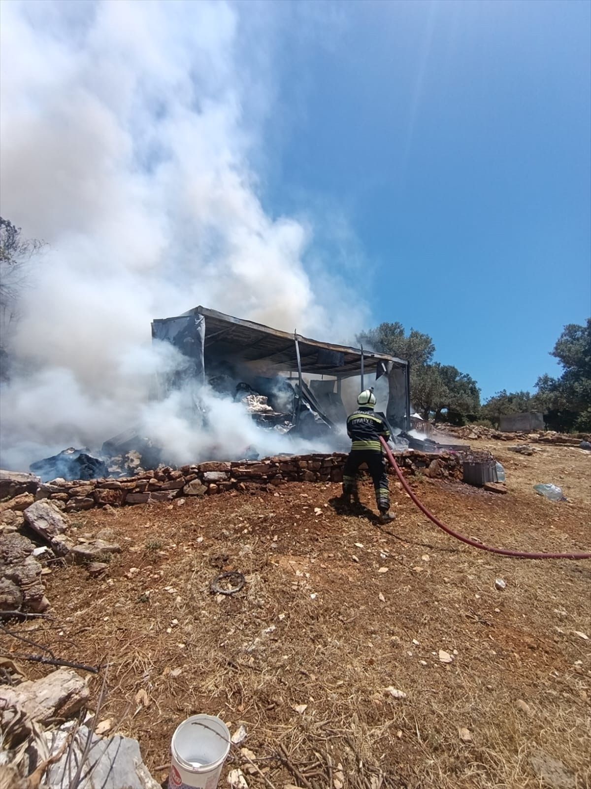 Bodrum'da konteynerde çıkan yangın söndürüldü