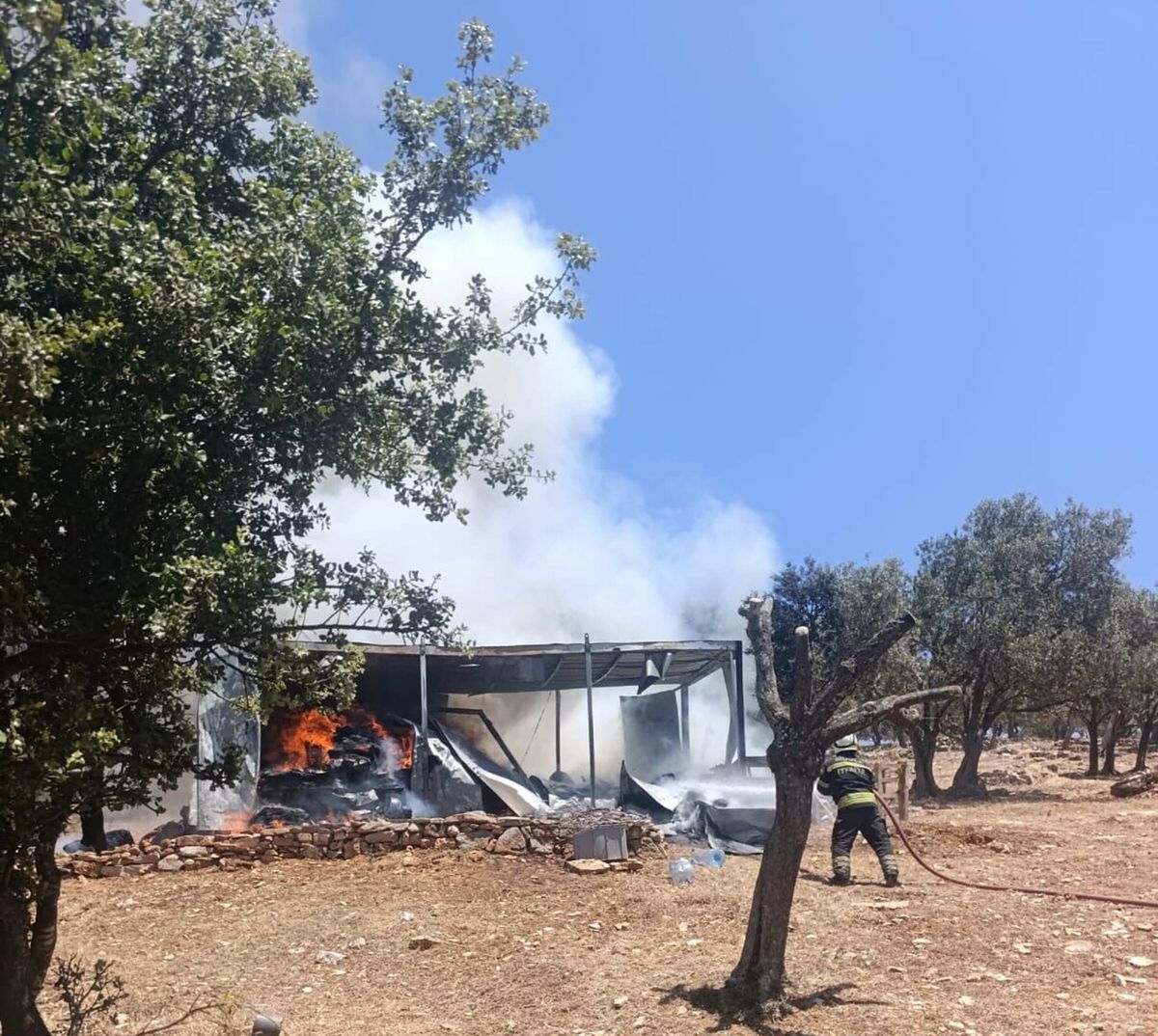 Muğla Bodrum'da Konteyner Yangını: Yaşlı Çiftin Evi Kül Oldu