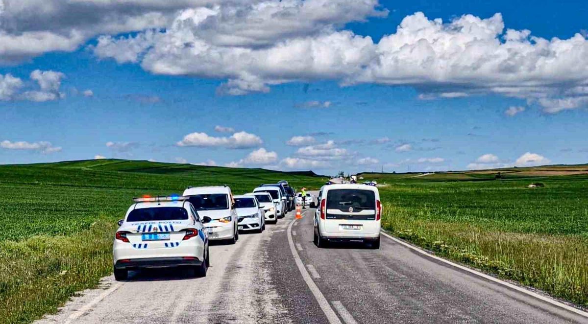 Çorum'da otomobil takla attı, sürücü yara almadan kurtuldu