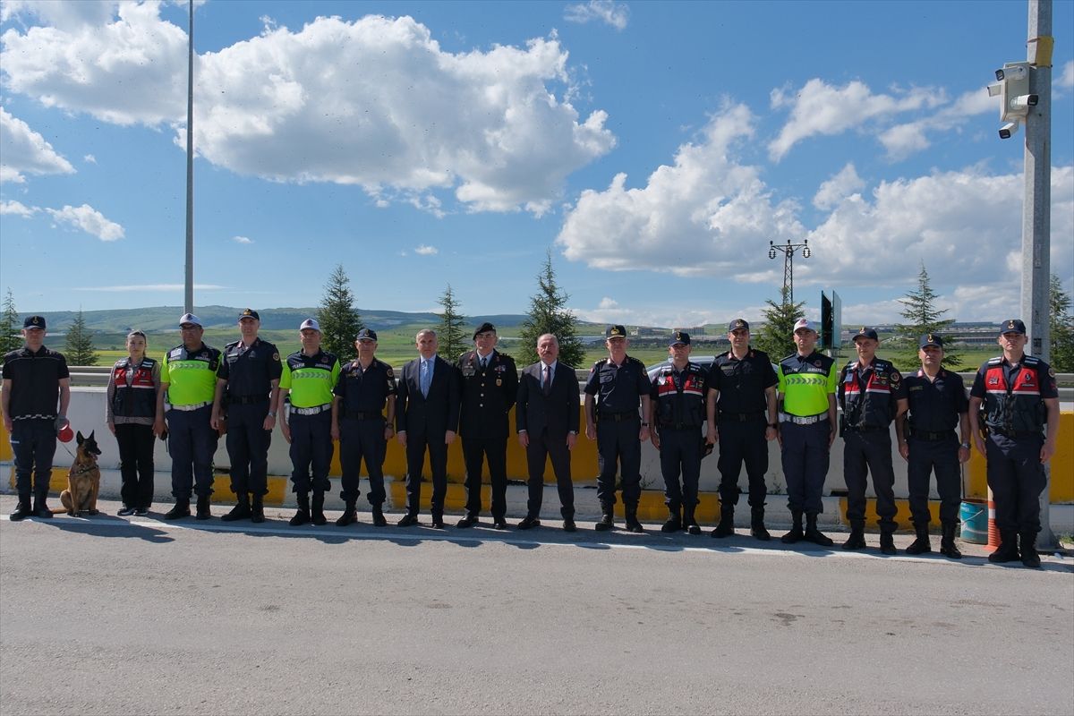 Çorum Valisi Çalgan, Çorum-Ankara kara yolunda trafik önlemlerini denetledi