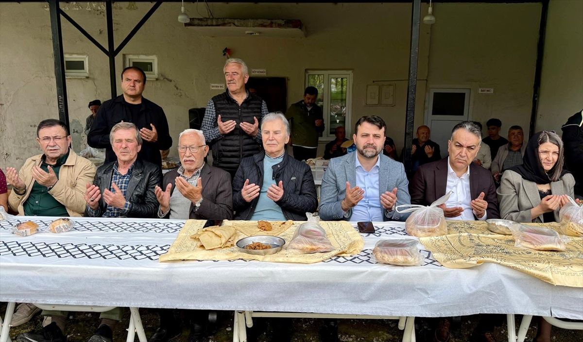 Cumhurbaşkanlığı YİK Üyesi Şahin, Karabük'te bayramlaşma etkinliğine katıldı