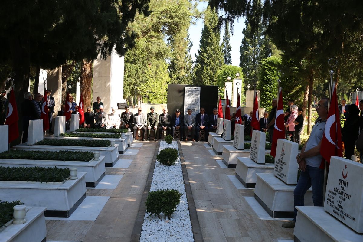 Denizli'de Kurban Bayramı öncesi şehitlik ziyaret edildi