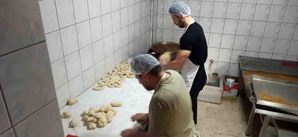 Devrek'in asırlık simit fırınında bayram mesaisi