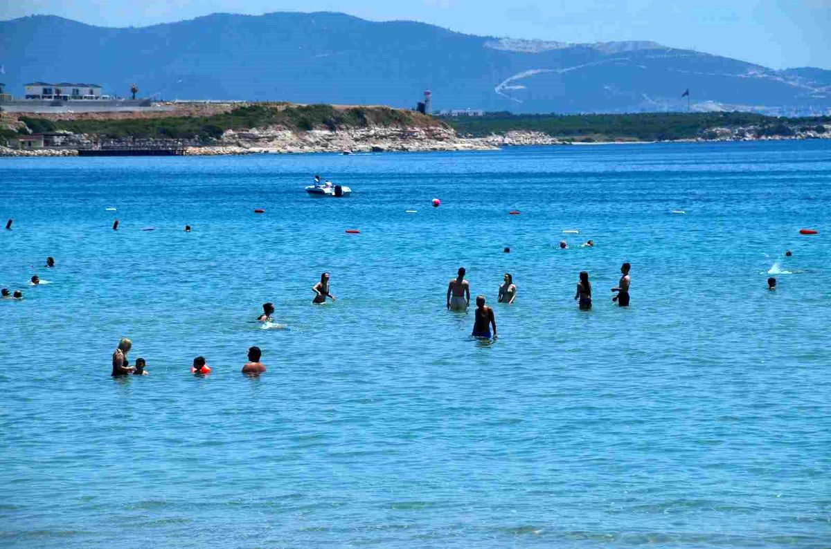 Didim'de 9 günlük tatilde deniz keyfi başladı