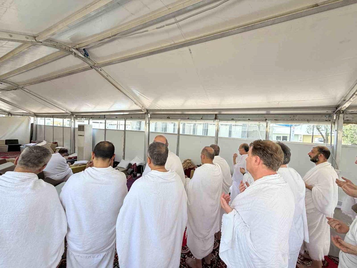 Diyanet Başkanı Arafat'ta Mazlumlar İçin Dua Etti