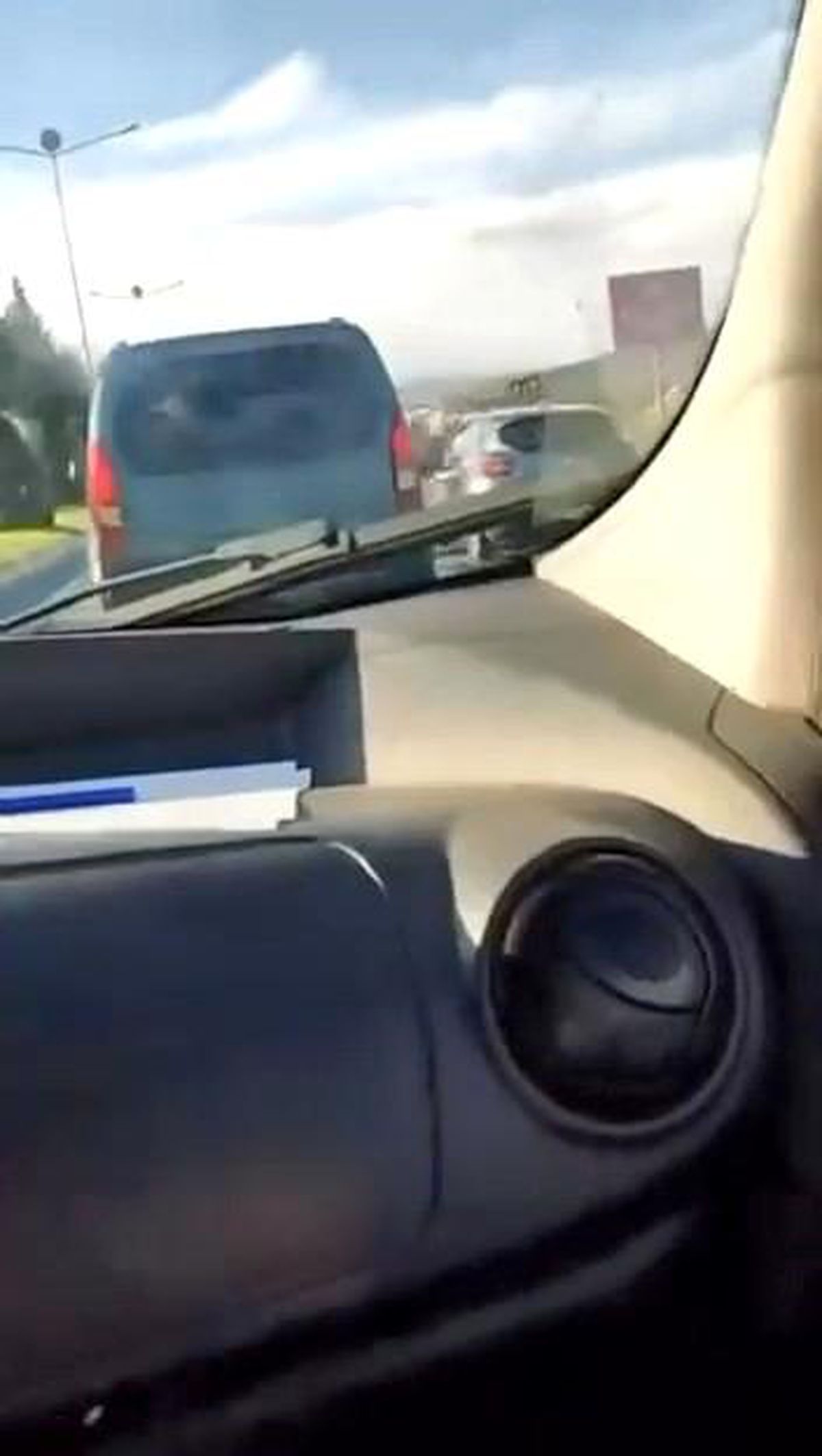 Elazığ'da makas atan araç kameraya yansıdı