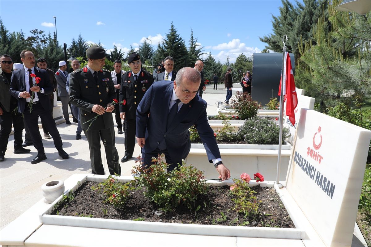 Elazığ Valisi Numan Hatipoğlu, şehitlikleri ziyaret etti