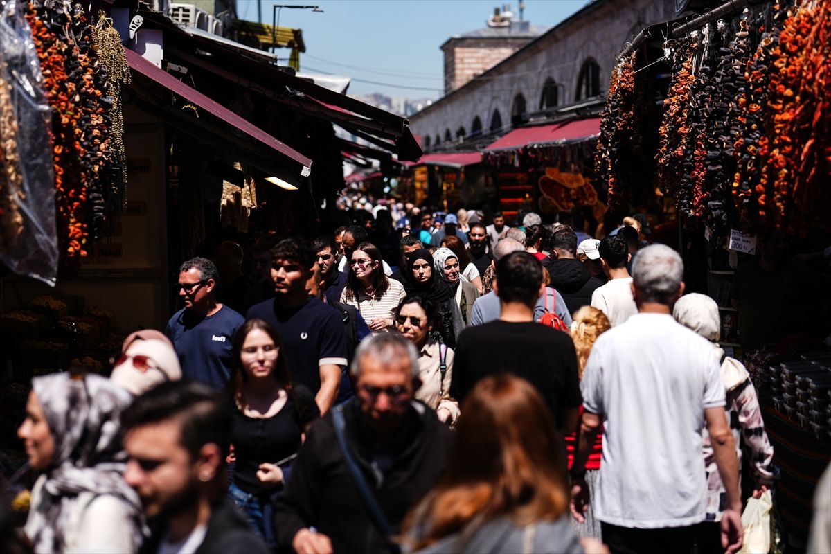 Eminönü'nde arife günü yoğunluğu