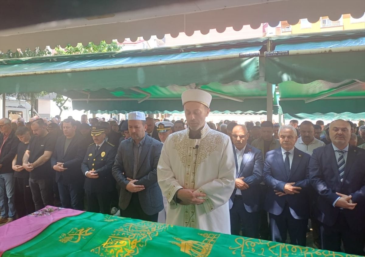 Şehit annesi Şazimet Özdemir son yolculuğuna uğurlandı