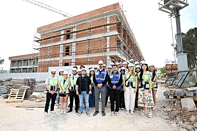 Geleceğin mühendisleri huzurevi inşaatını gezdi