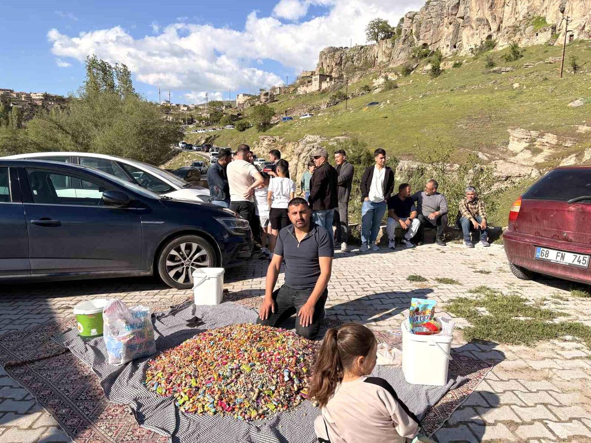 Güzelyurt'ta şekerli mezarlık ziyareti geleneği sürüyor