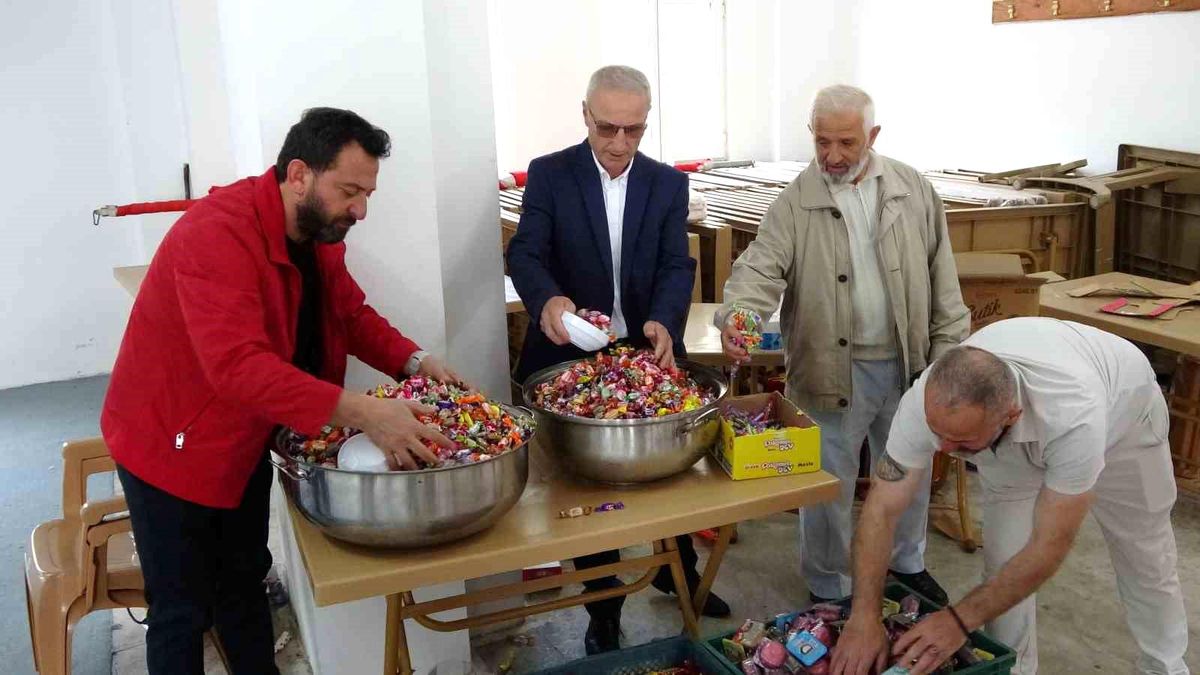 İki asırlık gelenek çocukların bayram sevincine dönüşüyor