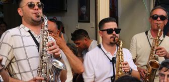 İzmir'de Balkan göçmenleri 'arife çalgısı' geleneğiyle bayramı karşıladı