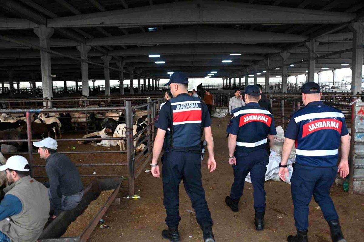 Jandarmadan kurban pazarlarında dron destekli denetim